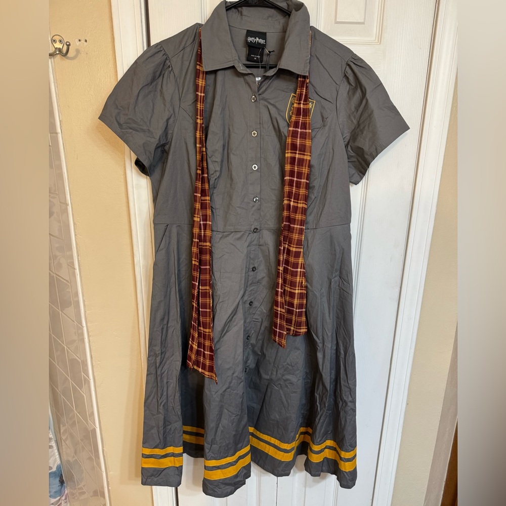 Torrid Harry Potter Badge Button Up Dress Gryffindor Size 14 NWTs cosplay dress